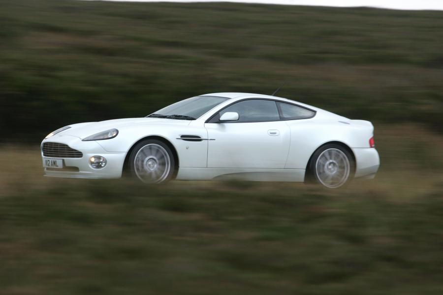  Aston Martin V12 Vanquish S 2004 года  (UK) (фото 30 из 37)